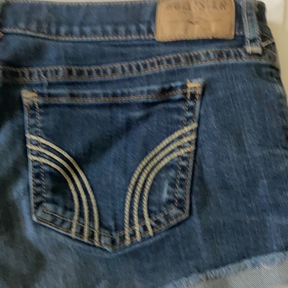 HOLLISTER JEAN DISTRESSED JEAN SHORT SHORT 1/2 HEM - Picture 7 of 10